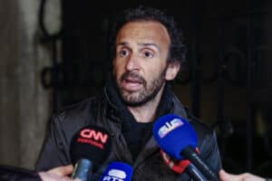 Stop mantém greve nas escolas com proposta da tutela de "migalhas para alguns"