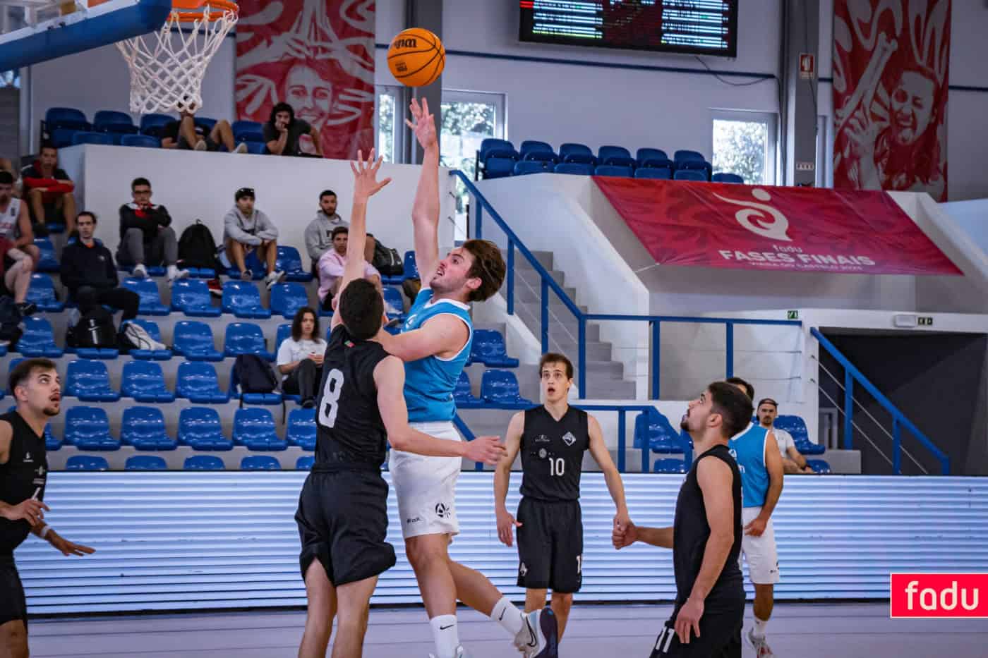 Formação masculina de basquetebol da AAUMinho conquista título nacional universitário