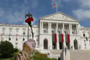 25 Abril. Santos Silva realça parlamento aberto ao público com música e atividades pedagógicas