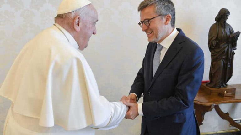 Feliz por regressar a Lisboa Papa agradece aos lisboetas na receção a Carlos Moedas