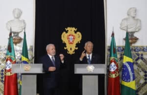 Marcelo frisa diferenças quanto à guerra sem comentar eventual papel do Brasil