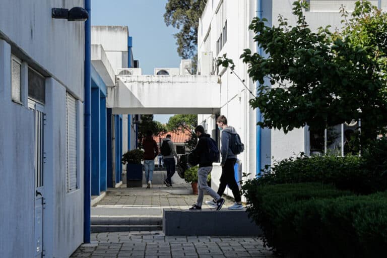 Professores admitem em abaixo-assinado desobedecer a serviços mínimos na próxima semana