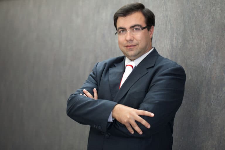 Futebol feminino está três a quatro décadas atrasado em relação ao inglês e francês