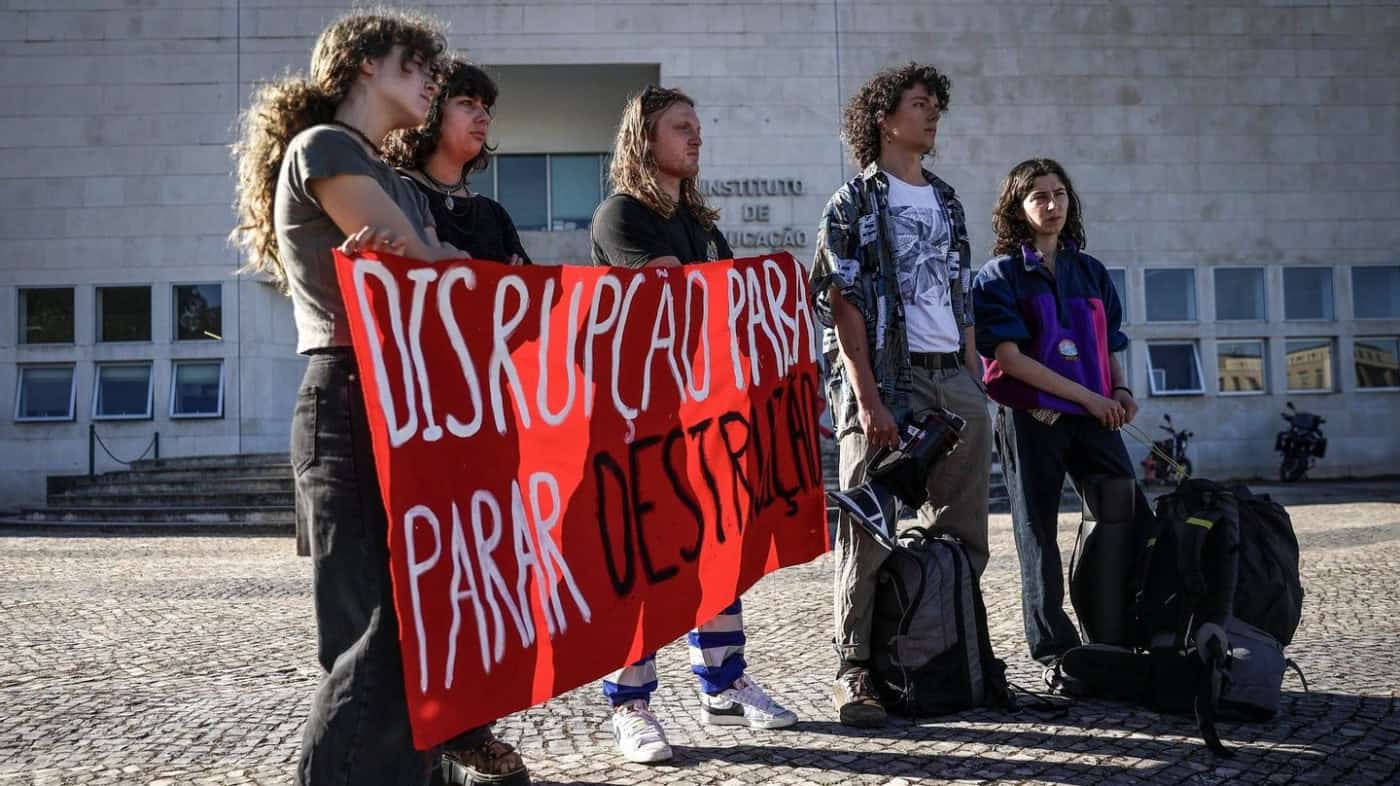 Estudantes que ocupam escolas prometem endurecer protestos na próxima semana&nbsp;