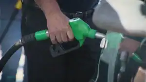 Governo garante diminuição do preço dos combustíveis apesar de redução de apoios&nbsp;