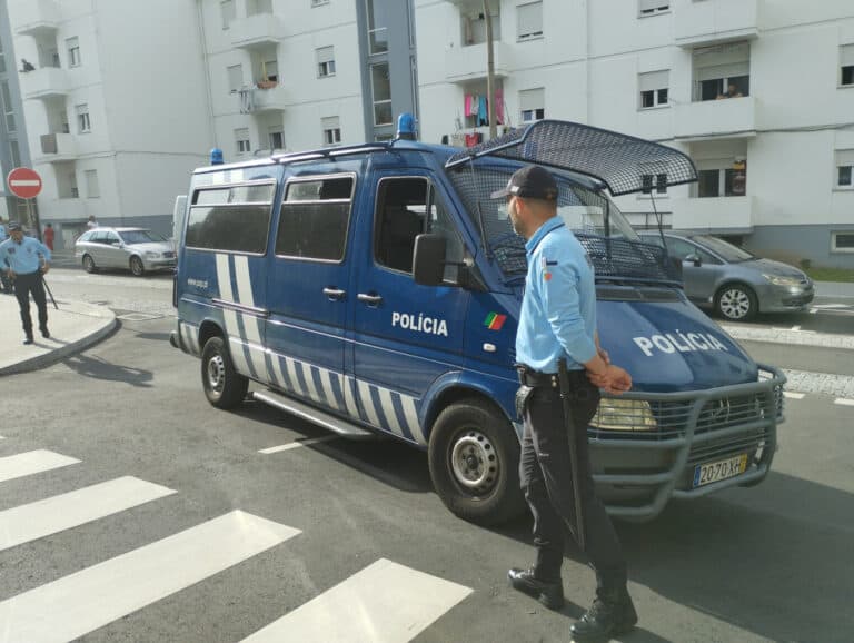 Bairro de Santa Tecla cercado pela PSP