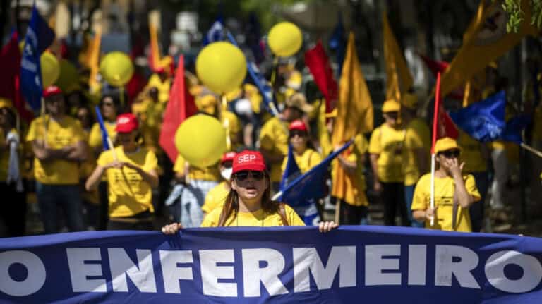 Enfermeiros assinalam Dia Internacional com greve para exigir mais direitos&nbsp;