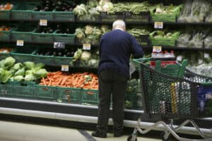 Apoio de 30 euros para alimentação dos mais carenciados prolongado por dois meses