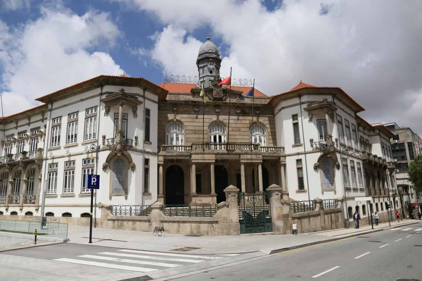 PJ realiza buscas na Câmara de Gaia