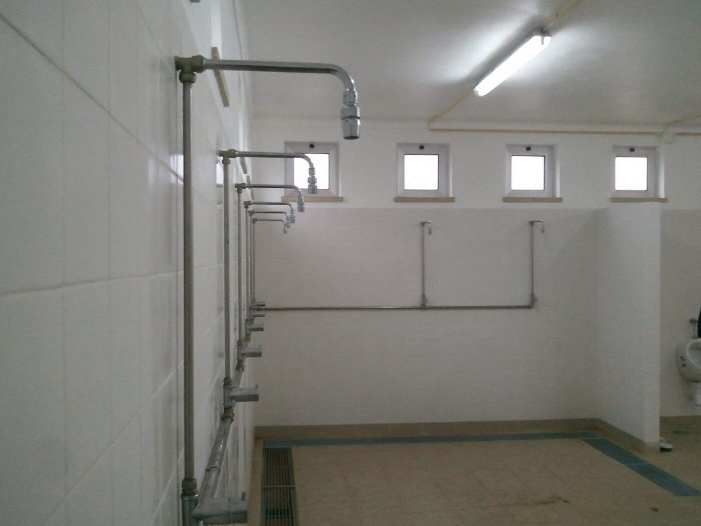 PS diz que há escolas em Braga onde os banhos continuam proibidos