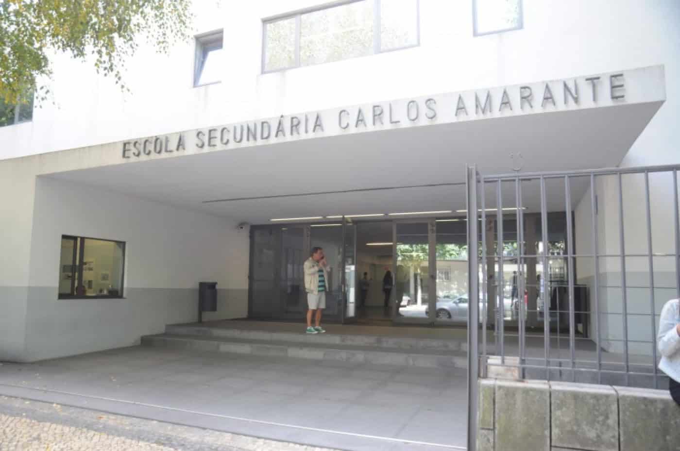 Queda de árvore junto à Escola Secundária Carlos Amarante em Braga
