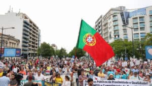 Várias centenas de pessoas em Lisboa em defesa do Serviço Nacional de Saúde