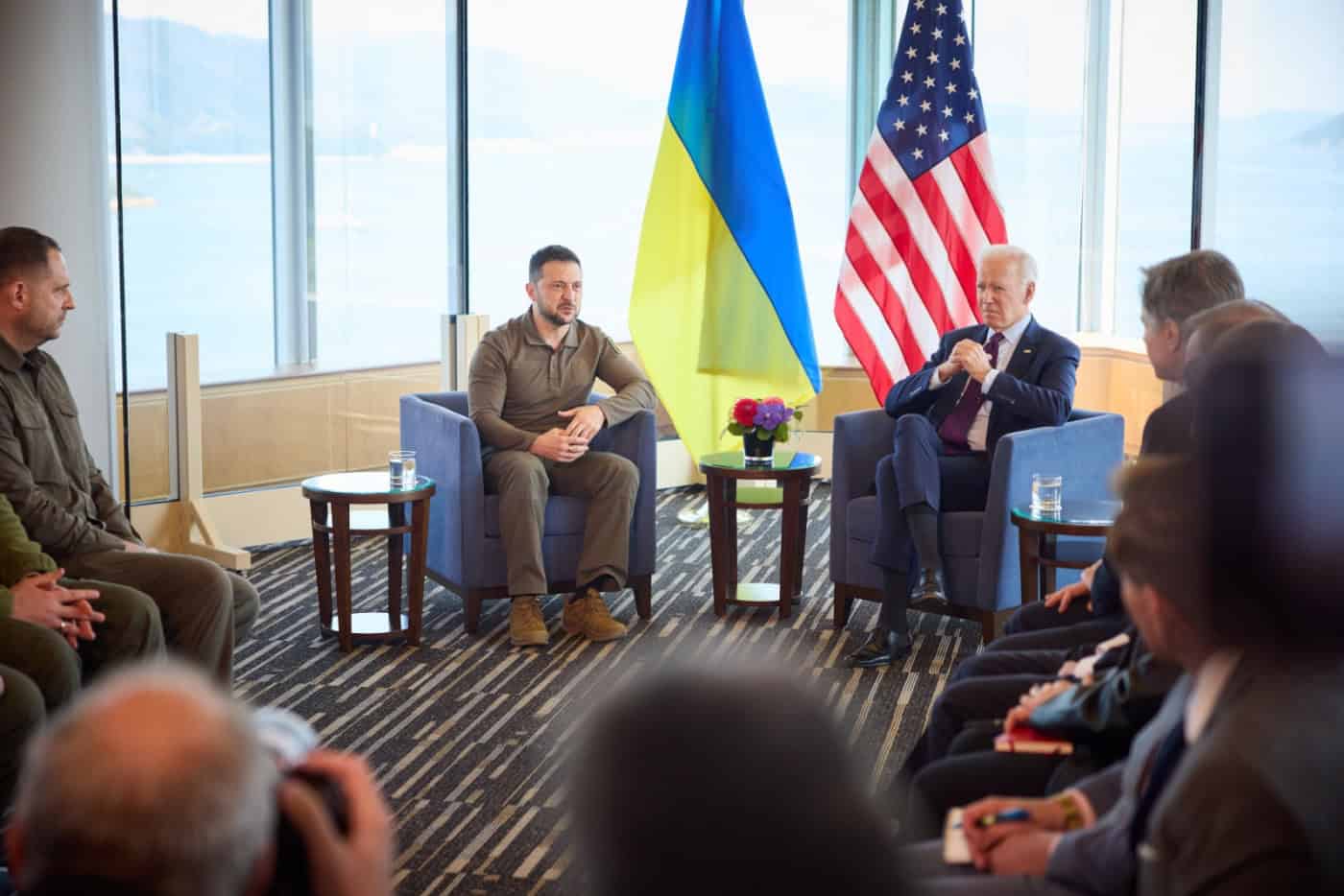 Biden anuncia mais apoio militar dos EUA em encontro com Zelensky