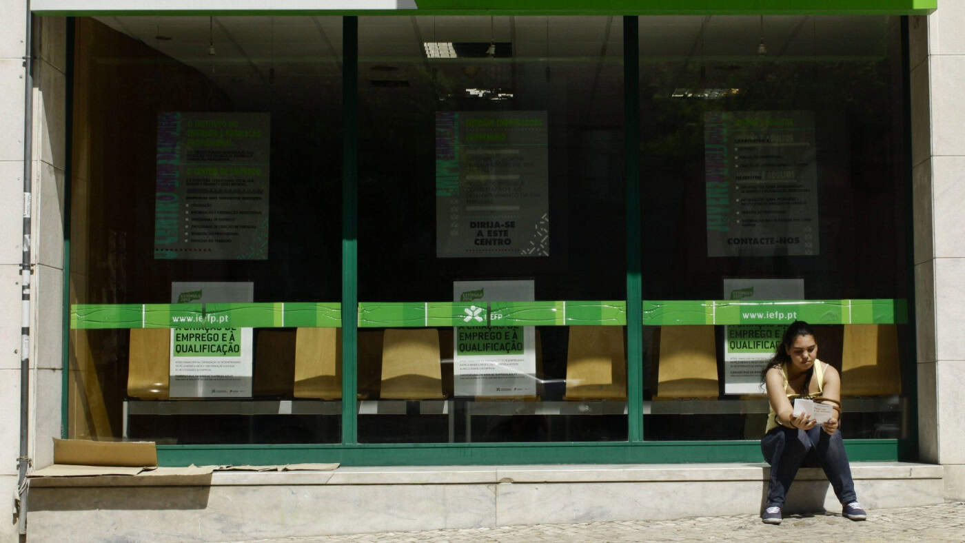 Número de desempregados inscritos nos centros de emprego cai 6% em abril