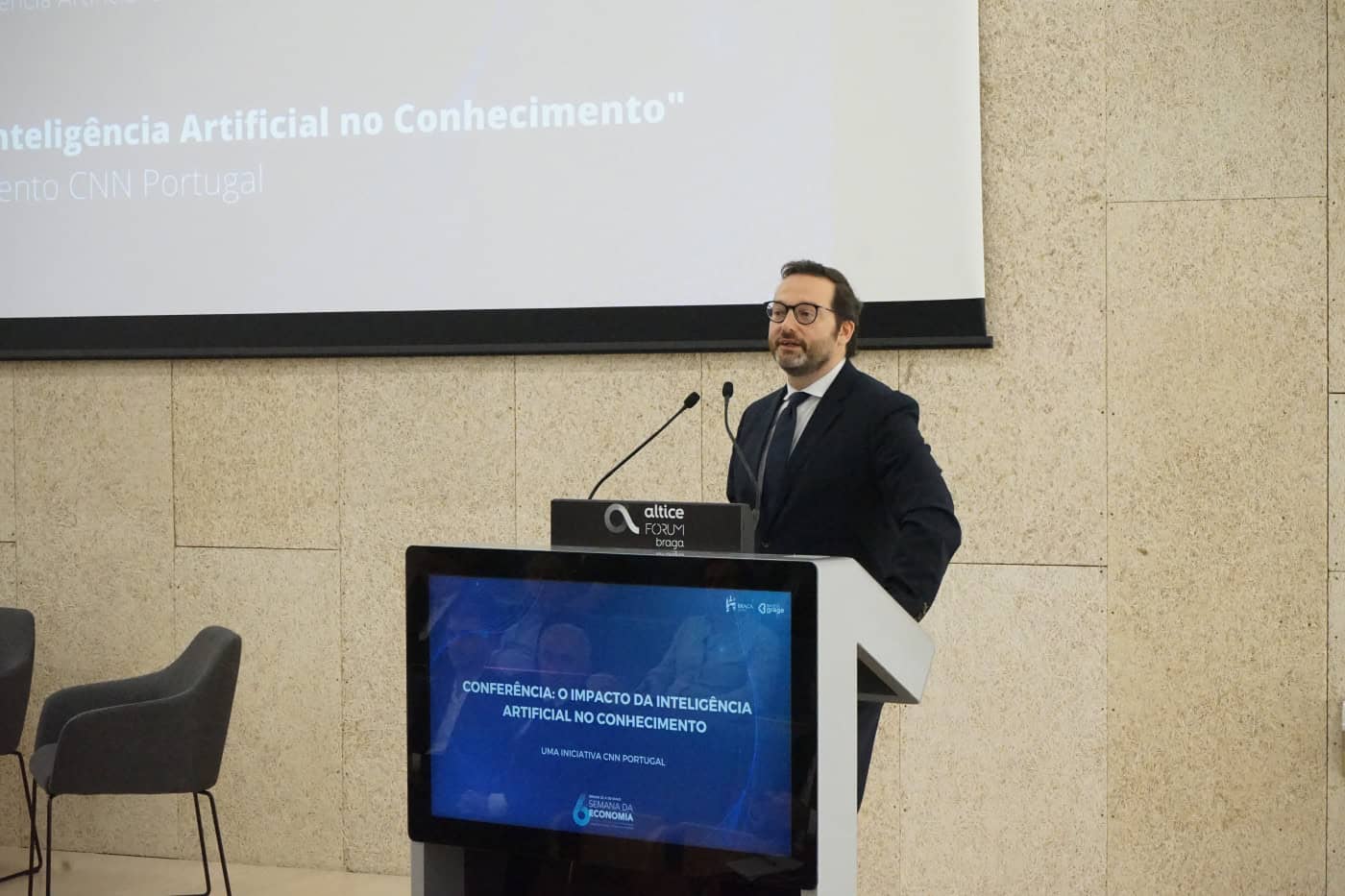 "Universidades devem repensar [rapidamente] o ensino e a avaliação"