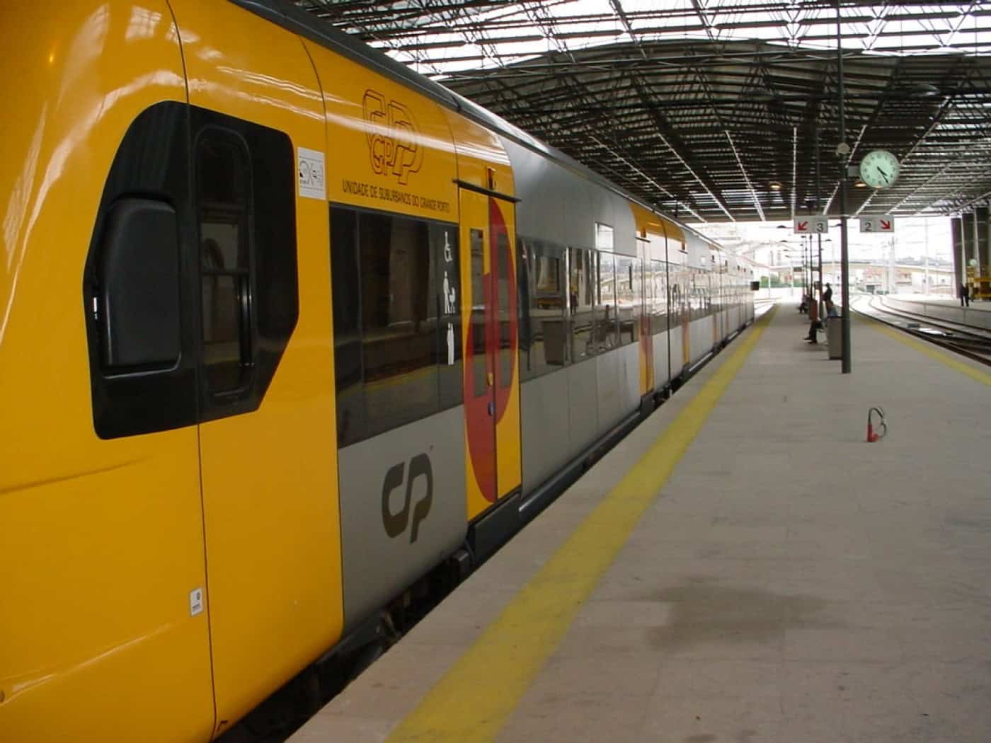 Revisores da CP fazem greve na noite de São João