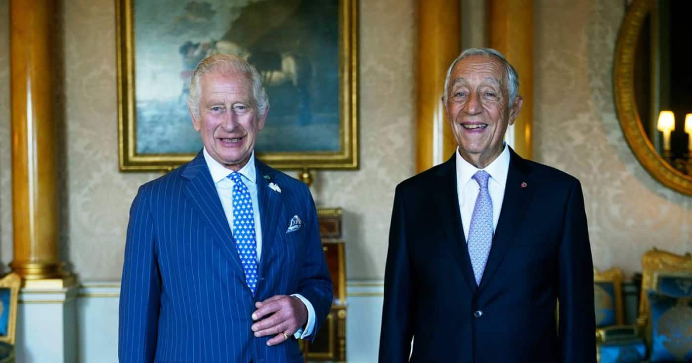 Marcelo condecorou Rei Carlos III em Londres