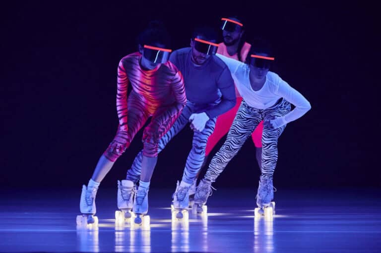 Theatro Circo acolhe peça "hipnótica" com quarteto de patinadores