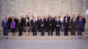 NATO avança com planos regionais que colocam em alerta 300.000 militares