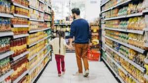 Famílias poupam menos e rendimento disponível real cai 0,1% no primeiro trimestre 