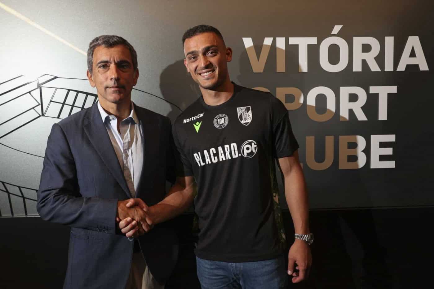 Guarda-redes Charles reforça Vitória SC com contrato até 2025
