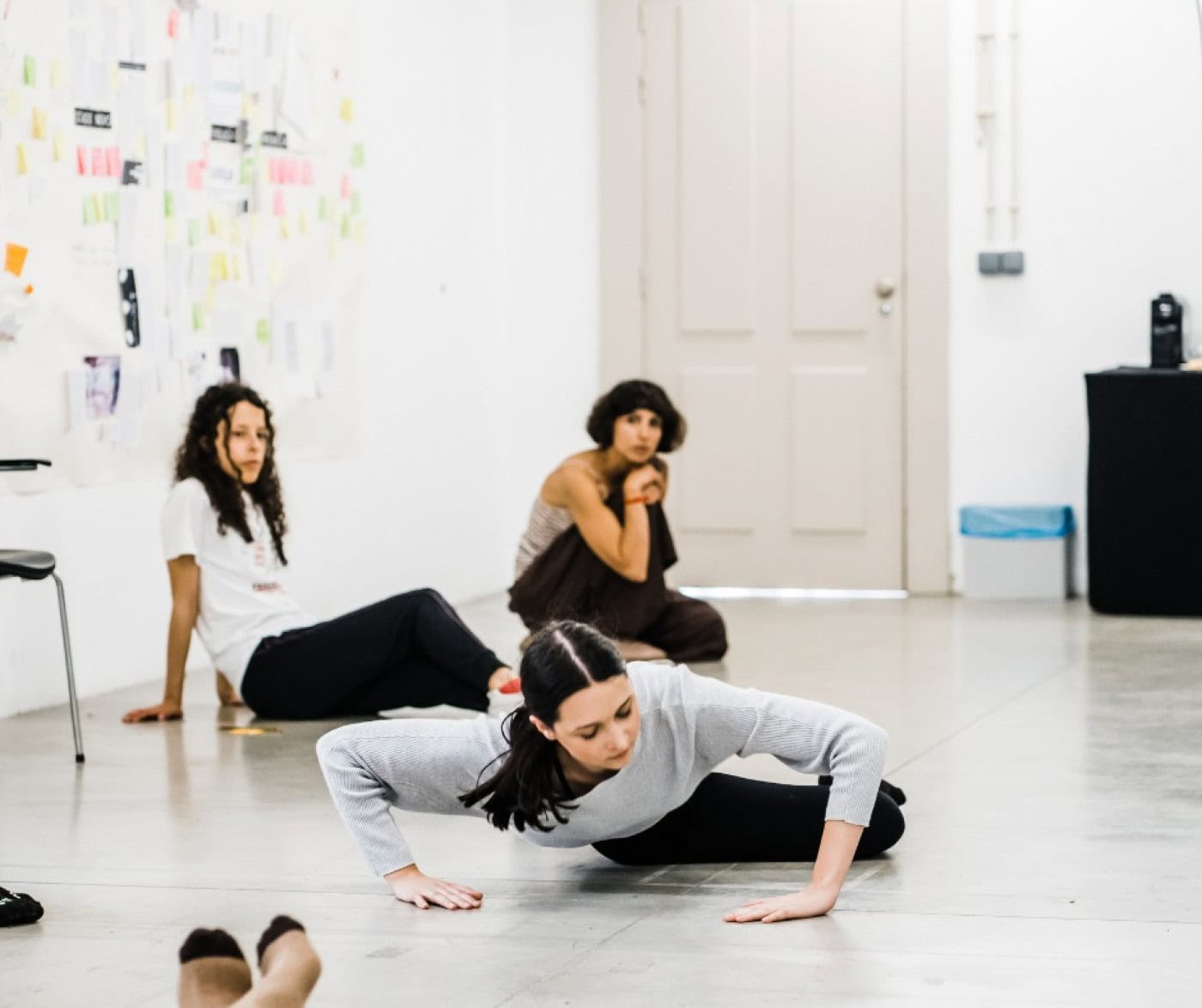 "Narrativas Alternativas". E se as mulheres fossem as protagonistas do 25 de abril?