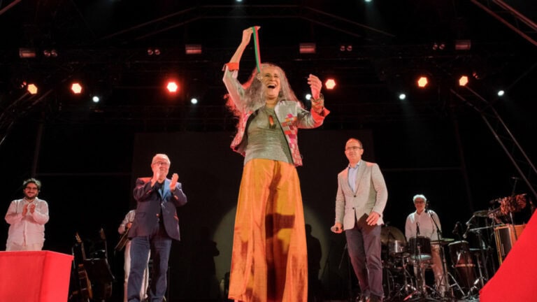 Governo atribui Medalha de Mérito Cultural à cantora brasileira Maria Bethânia