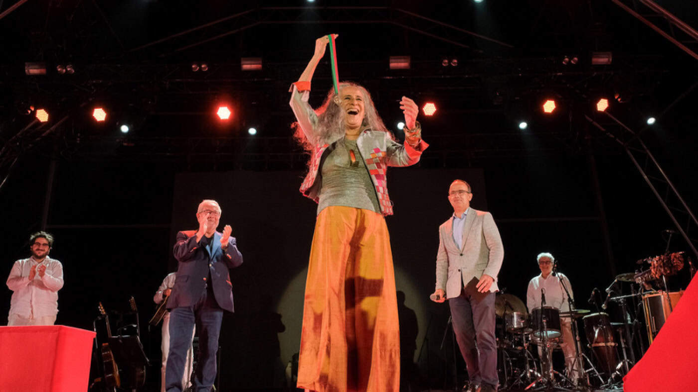 Governo atribui Medalha de Mérito Cultural à cantora brasileira Maria Bethânia