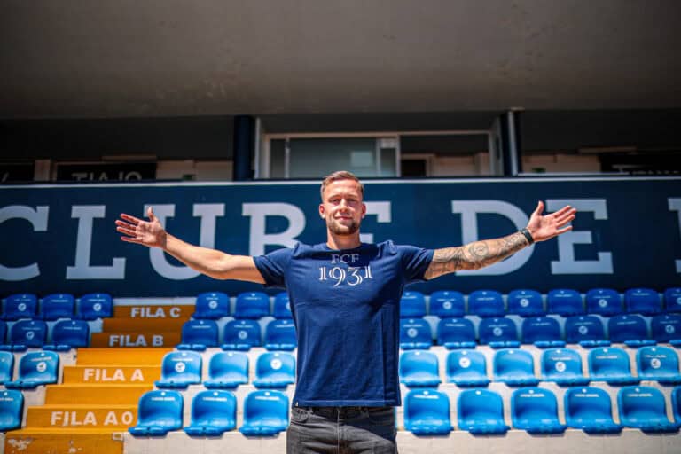 Famalicão contrata defesa neerlandês Justin de Haas