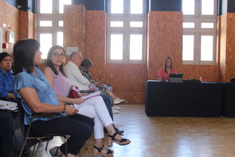 Pais de crianças com necessidades específicas ainda sem resposta para “pontas”