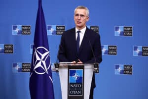 Ucrânia convidada a aderir à NATO quando cumprir condições e sem "calendário" 