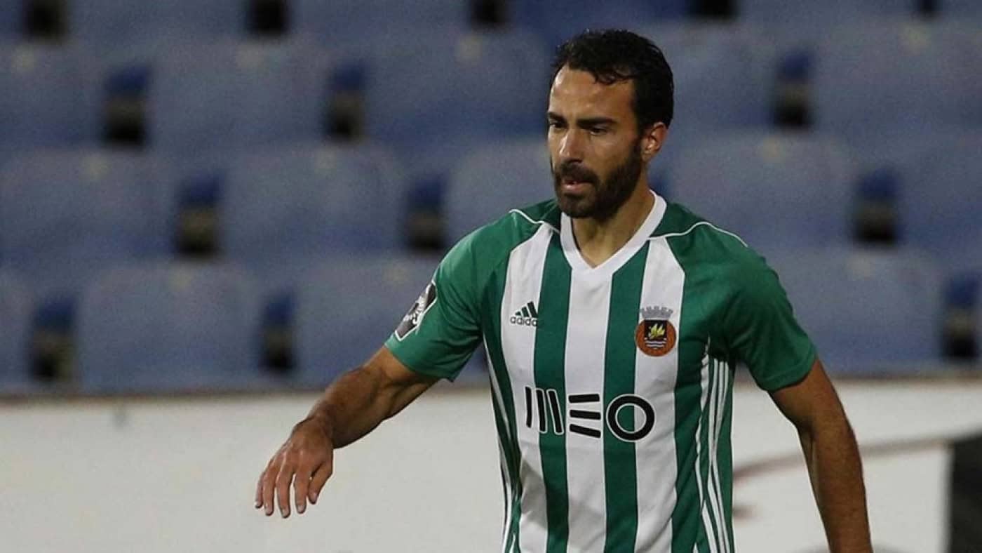 Defesa Marcelo regressa a Portugal para jogar no Moreirense