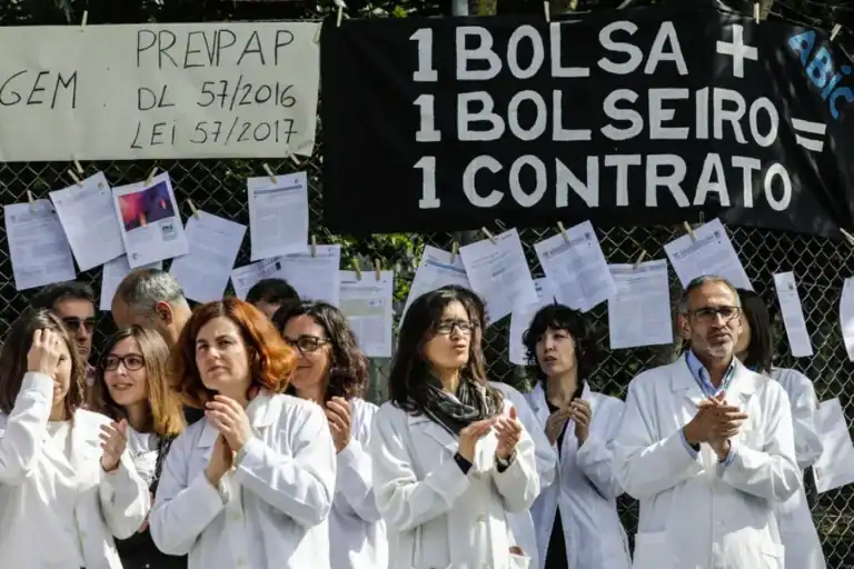 MCTES diz que 38% dos contratos com doutorados foram celebrados por tempo indeterminado em 2017