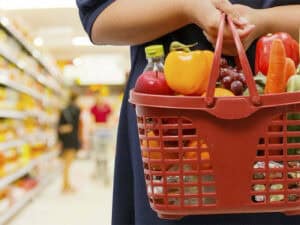 Sondagem. Um em quatro portugueses ainda sente dificuldades para pagar despesas de alimentação 