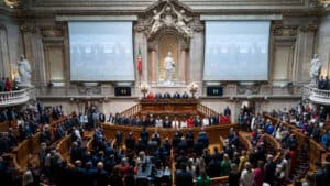 Maioria reprova o estado da nação, mas não encontra alternativa ao Governo até 2026 