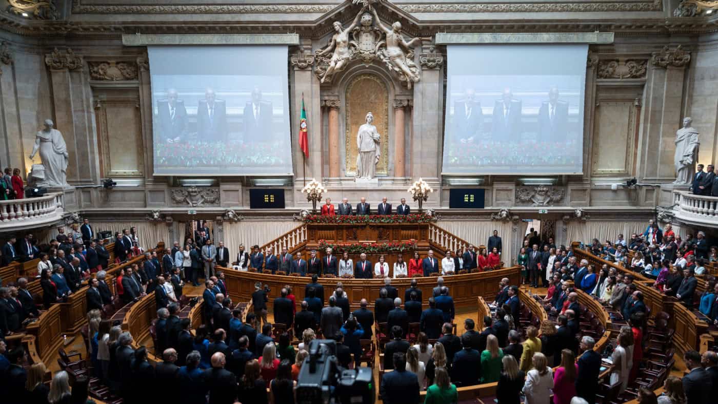 Maioria reprova o estado da nação, mas não encontra alternativa ao Governo até 2026