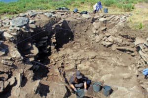 Escavações no Monte do Oural revelam monumento funerário megalítico