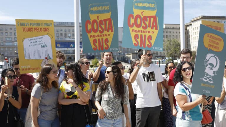 Médicos de família e farmacêuticos voltam hoje à greve