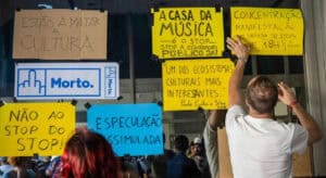 Músicos reuném-se em frente à Câmara do Porto para demonstrar importância do Stop&nbsp;