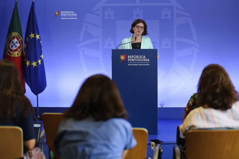 Governo recusa dizer o que muda no diploma dos professores por resultar de interação entre PM e PR