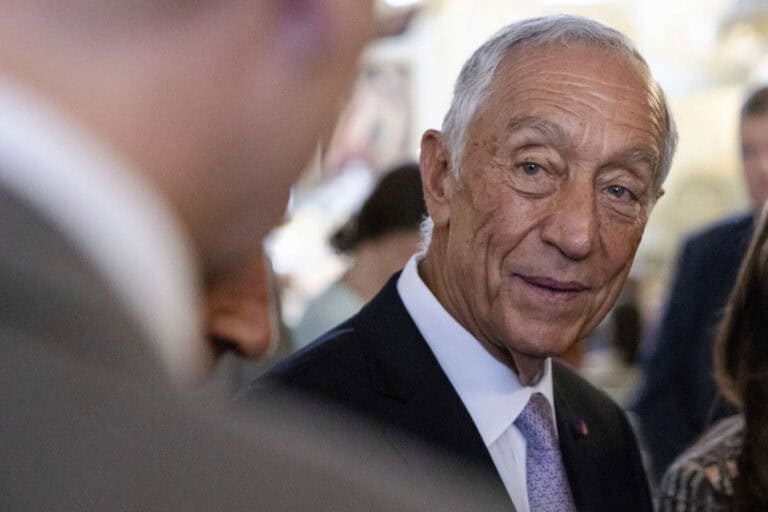 Marcelo admite promulgar novo diploma sobre progressão dos professores