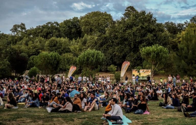 Cassete Pirata, Salvador Sobral e Pol Batle e Rita Payés atuam no Devesa Sunset