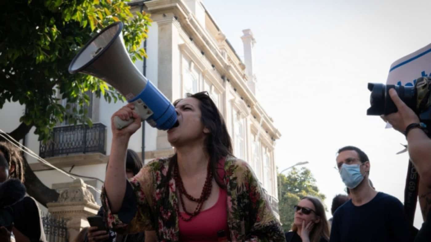 Centro Comercial Stop reabre na sexta-feira no Porto com bombeiros à porta&nbsp;