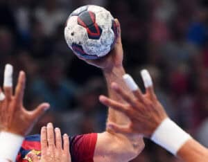 Portugal vence e entra nas contas dos 'quartos' do Mundial de andebol de sub-19