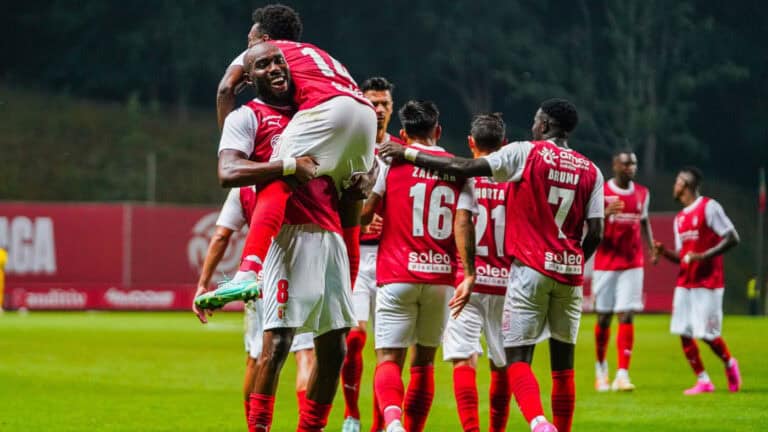 Braga vence e está mais perto do "play-off" da Liga dos Campeões