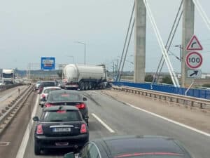 Sete feridos em acidente com camião cisterna e três ligeiros na A25 em Aveiro&nbsp;