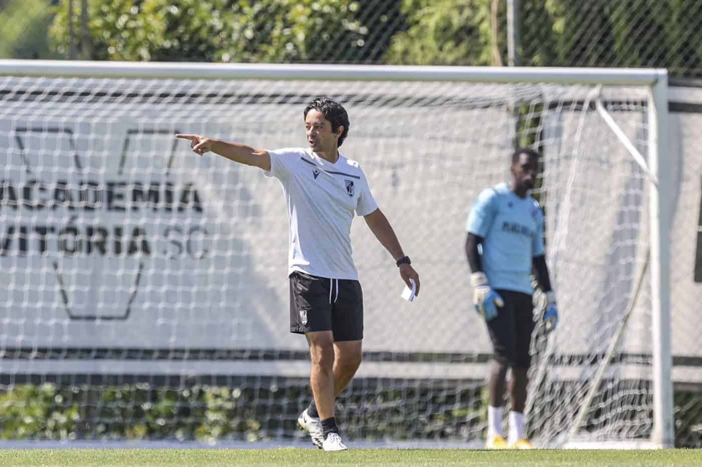 João Aroso vai assumir o comando do Vitória SC a título provisório