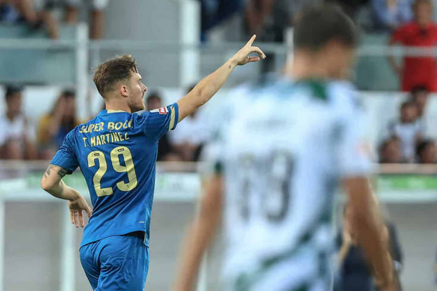 Benfica perde com Boavista e FCP consegue reviravolta com Moreirense