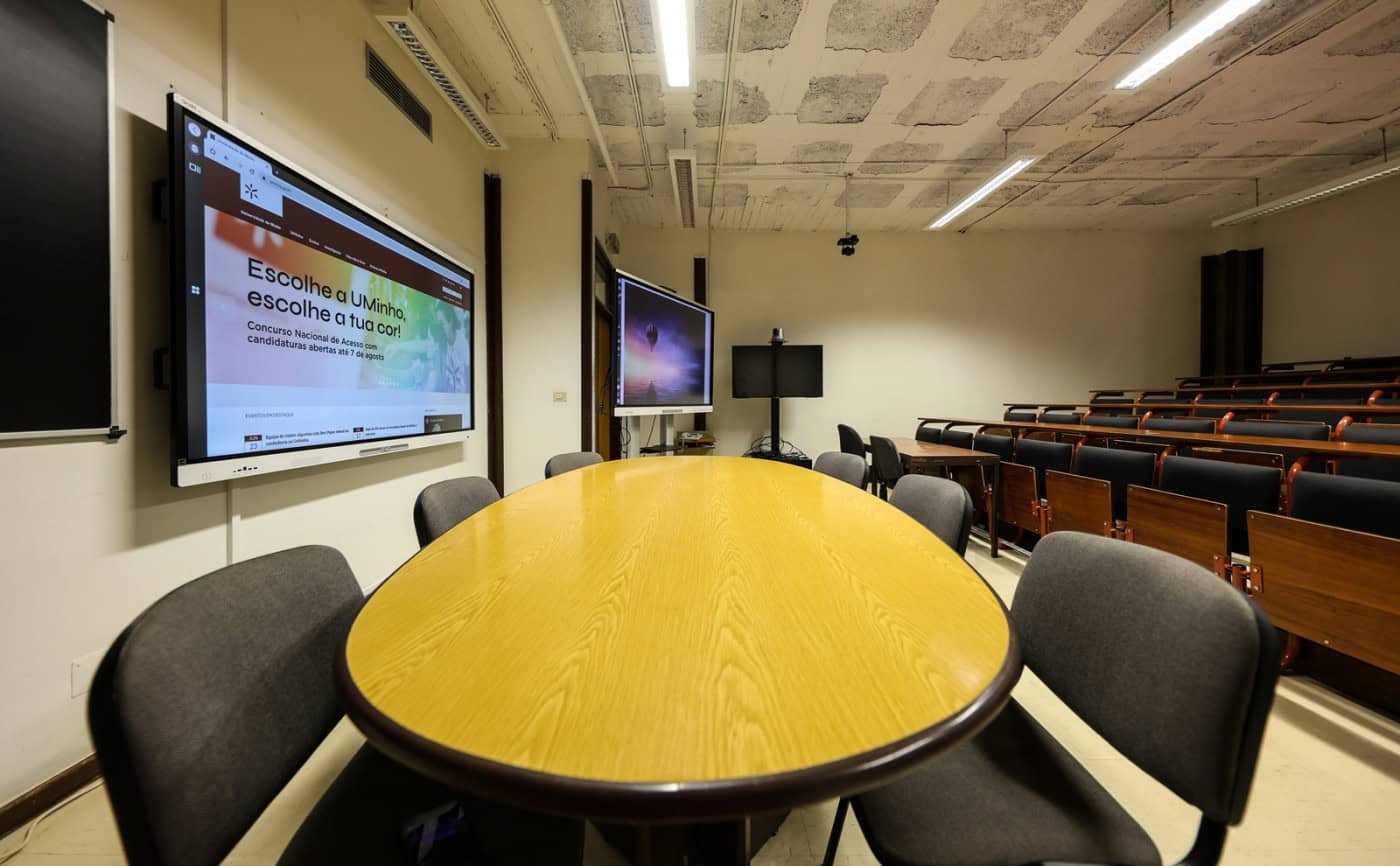 UMinho equipa 62 salas com novas soluções tecnológicas
