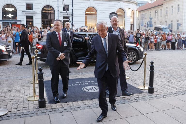 PR em Varsóvia com encontros com homólogo polaco e comunidade portuguesa